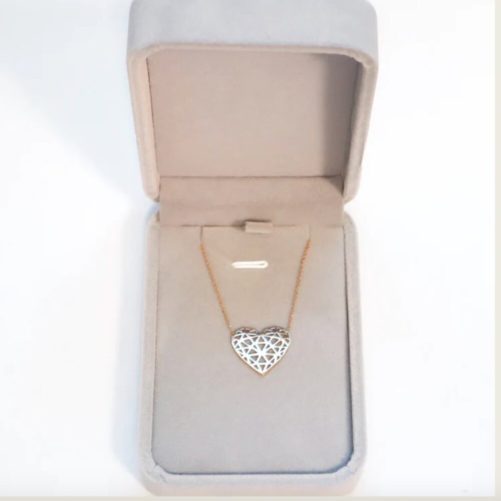 18k Gold Heart Necklace - Picture 9 of 9